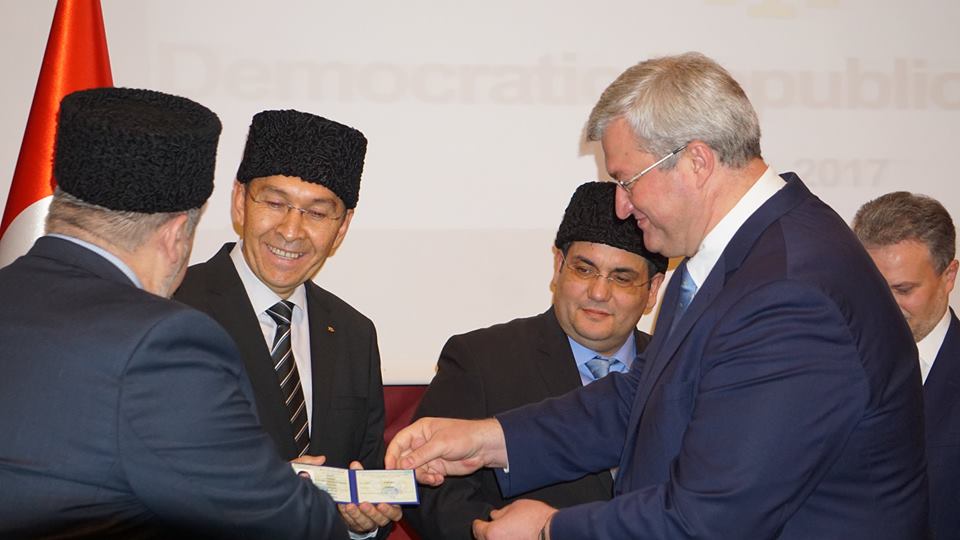 Tuncer Kalkay Diaspora kimliğini alırken