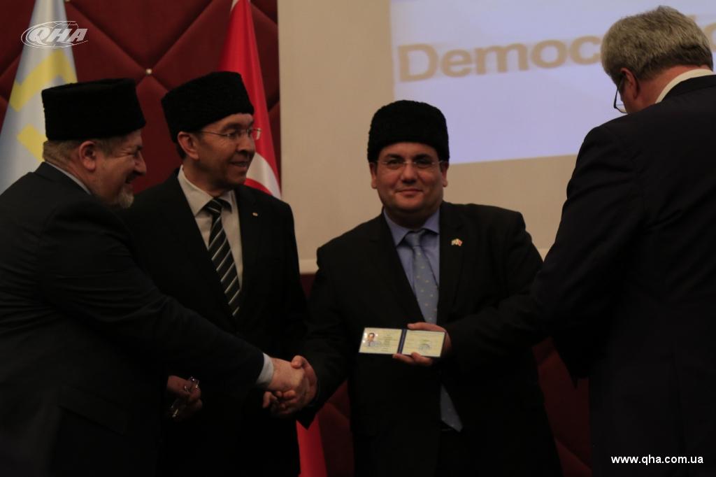 Namık Kemal Bayar Diaspora kimliğini alırken