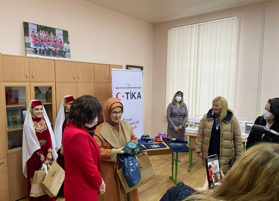 Fes hediye edilirken