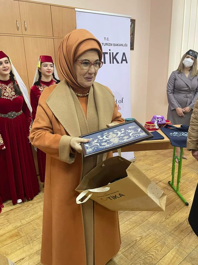 Tablo hediye edilirken